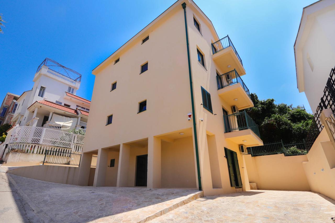 El Mar Apartments Bar Exterior photo